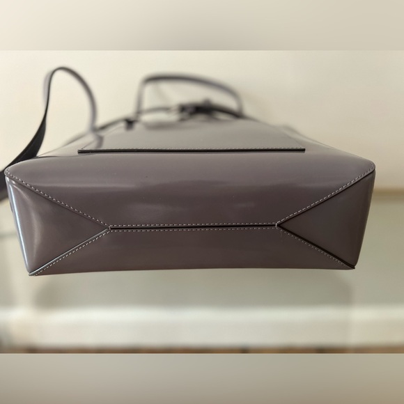 Tory Burch Emerson Tote in Grey. Excellent condition - Picture 6 of 7